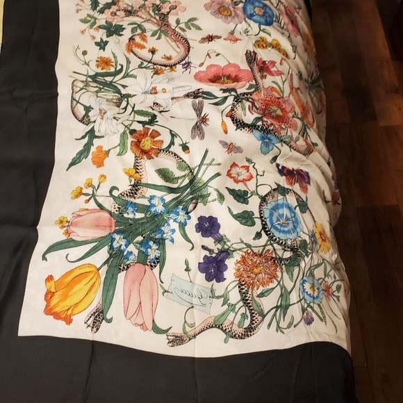 Gucci scarf - Picture 3 of 3